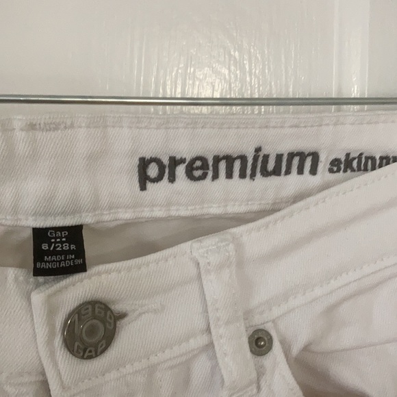 Gap Premium Skinny cropped jean, size 6/28R - Picture 2 of 6